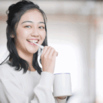 歯を磨く女性